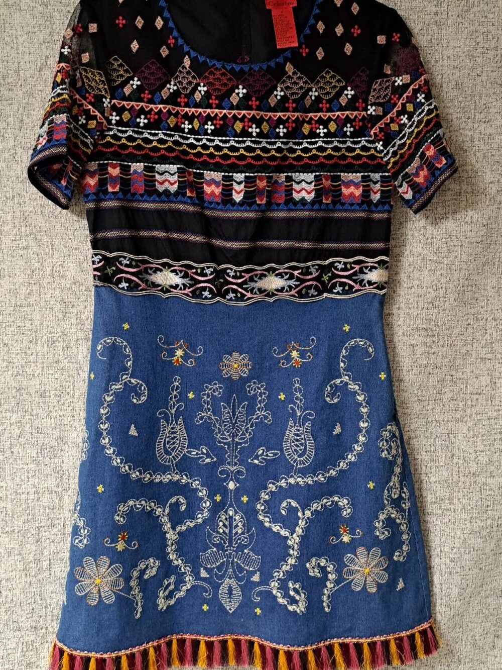PRETTY EMBROIDERED CHAMBRAY LADIES DRESS V CRISTINA BOHO DESIGN SZ 4